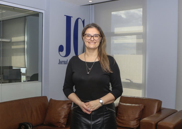 Cíntia Weirich, presidente do Sindmóveis, esteve na sede do JC na tarde desta terça (4)