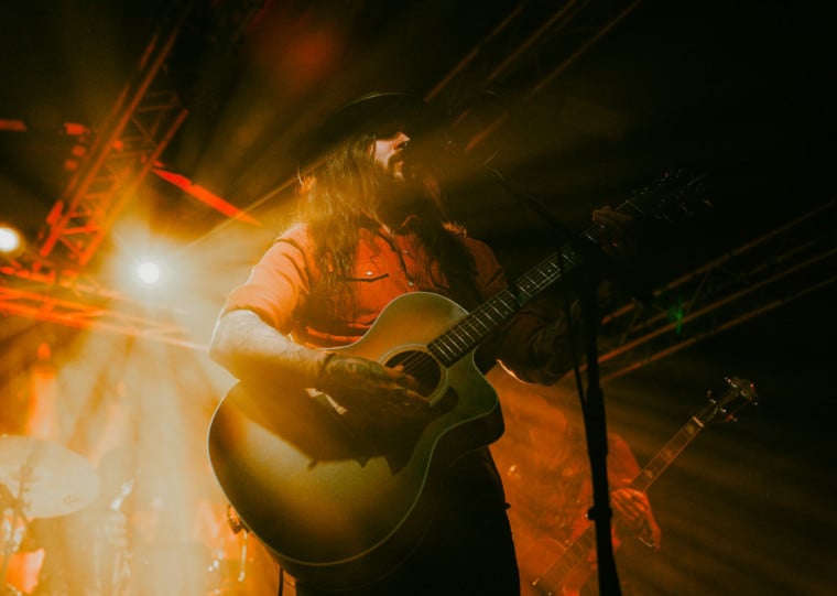 Músico de Chicago apresenta singles recentes e sucessos anteriores no palco do Bar Opinião
