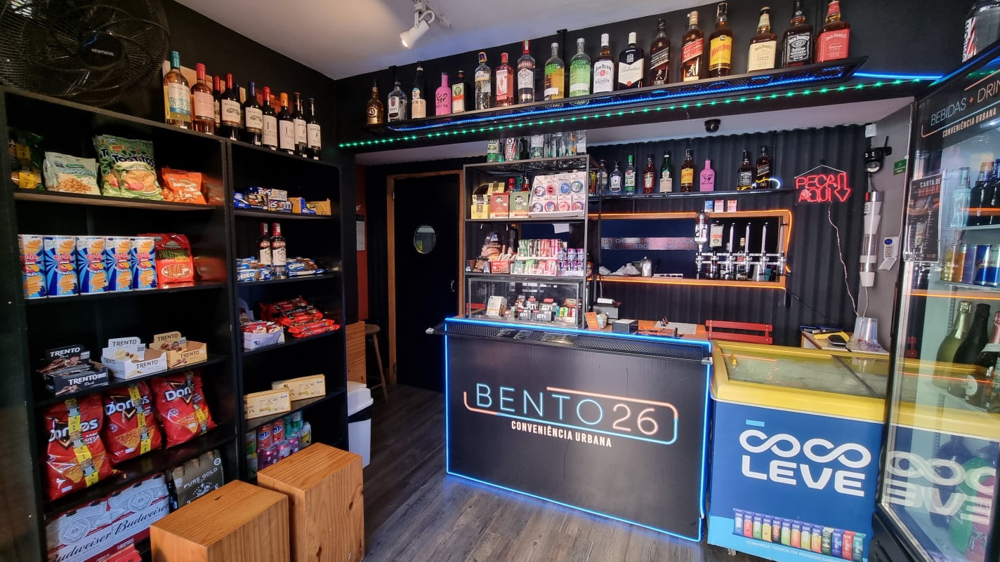 O novo formato oferece um mix selecionado de cervejas especiais, destilados, vinhos, espumantes, snacks, produtos de tabacaria e caf&eacute;s, al&eacute;m dos tradicionais panchos e churros do El Churrero | J&Uacute;LIA FERNANDES/ESPECIAL/JC