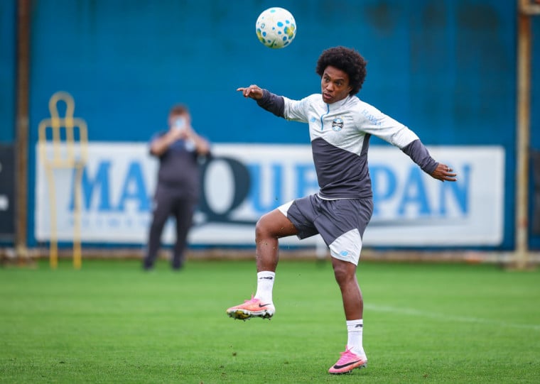 O meia somou sete participações em gol com a camisa tricolor