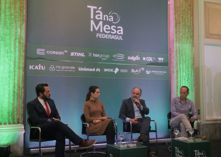 Debate, mediado pelo presidente da Federasul, contou com a presen&ccedil;a de Andressa Xavier, Guilherme Macalossi e Rafael Cechin