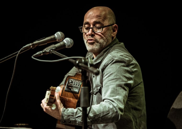 O compositor uruguaio Edu Pitufo faz show na abertura do Fronteiras Sonoras - Festival de Música Uruguaia