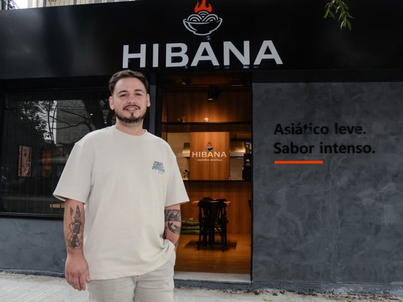 Jordan Marques &eacute; o chef e empreendedor &agrave; frente do Hibana Cozinha Asi&aacute;tica<br />Foto: Fernanda Bigio Davoglio/Especial/JC