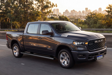 Nova Ram 1500 Big Horn mira no comprador de picapes médias