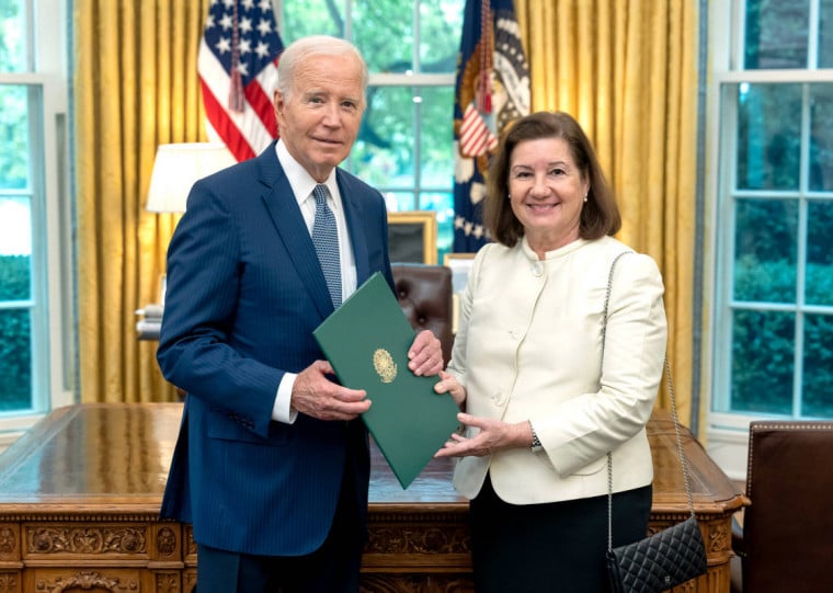 Maria Luiza Viotti entregou suas credenciais para Joe Biden em 2023