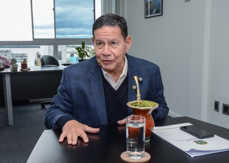 Senador Hamilton Mourão 