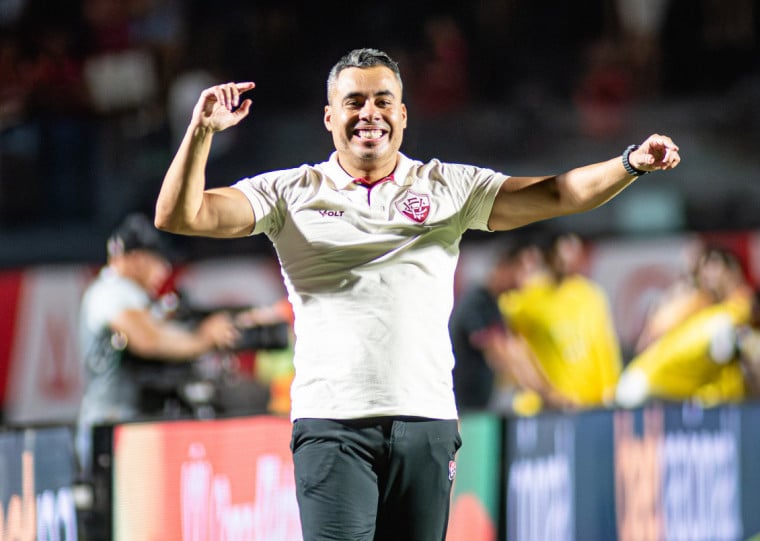 Técnico carioca reverte desvantagem no Barradão