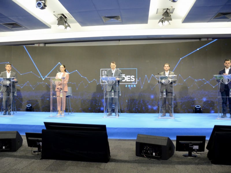 Candidatos ao governo do Estado apresentam propostas no primeiro debate da TV aberta