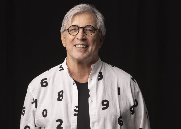 Cantor carioca sobe ao palco do Araújo Vianna, às 21h, trazendo canções que marcaram sua história e composições recentes