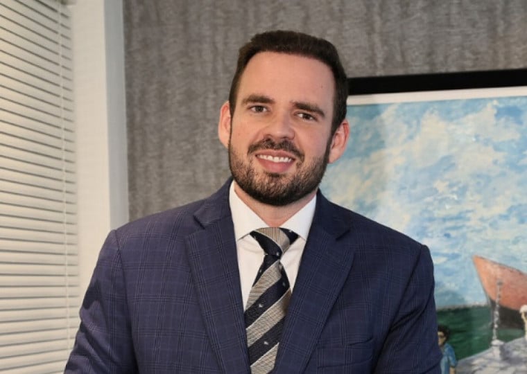 Larry Carvalho é advogado especialista em logística, direito marítimo e comércio exterior