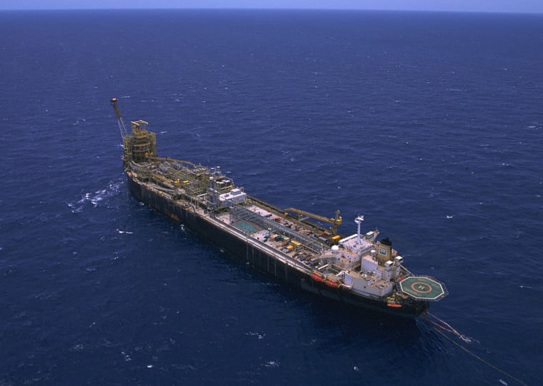 Estrutura aguarda condições meteorológicas e oceanográficas favoráveis, diz Petrobras