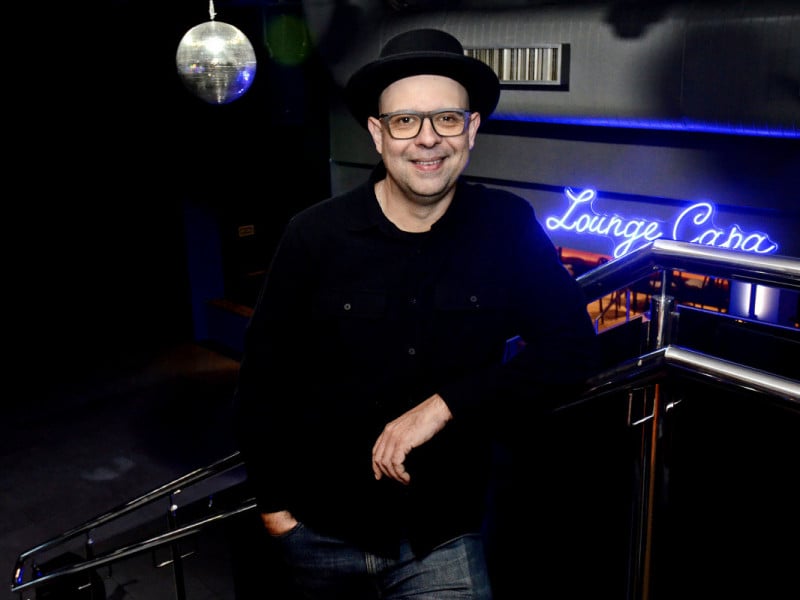 Tiago Rheinheime est&aacute; &agrave; frente do Chipp's bar, cl&aacute;ssico da noite de Porto Alegre que retomou as atividades h&aacute; duas semanas, ap&oacute;s um per&iacute;odo de seis anos de portas fechadas<br />Foto: Fernanda Bigio Davoglio/Especial/JC