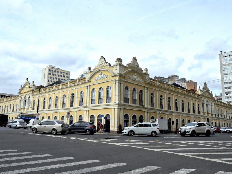 Mercado Público deve avançar em licitação para novos comércios e pintura interna
