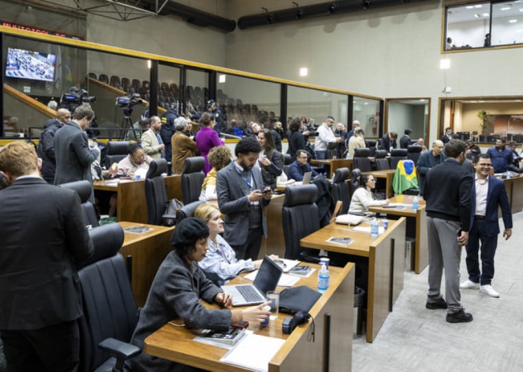 Parlamentares também deliberaram projetos de concessão de títulos de Cidadão de Porto Alegre