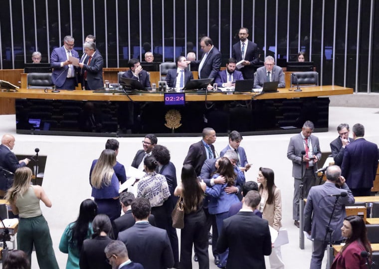 Foi incluída uma lista de "jabutis", ou seja, trechos que não têm conexão direta com o tema original da proposta
