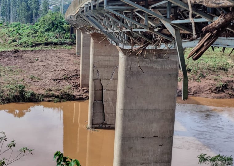 Ponte passa por reparos devido a danos causados pelas chuvas da última semana 
