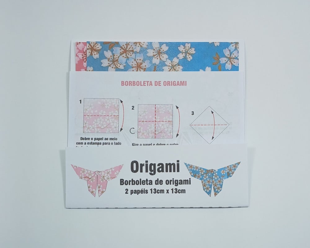 O kit did&aacute;tico foi criado para estender a pr&aacute;tica do origami para fora das oficinas. Ele costuma englobar dois papeis estampados e um diagrama de orienta&ccedil;&atilde;o de dobraduras  | Yakami Origami/Divulga&ccedil;&atilde;o/JC