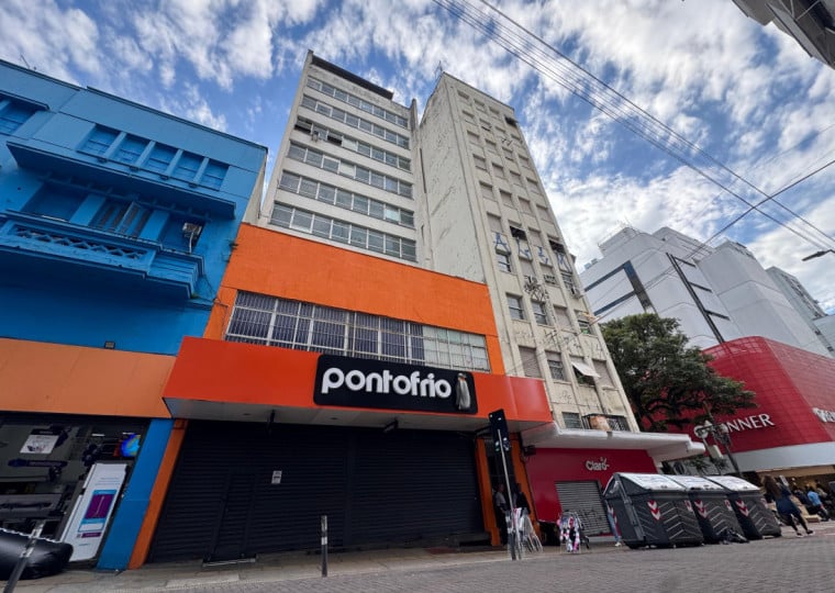 Lojas foram fechadas, como na rua Doutor Flores, com dezenas de demiss&otilde;es na Capital