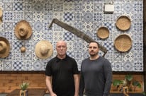 Oseli e Osmael Giacomolli formam a dupla de pai e filho que está à frente do empreendimento