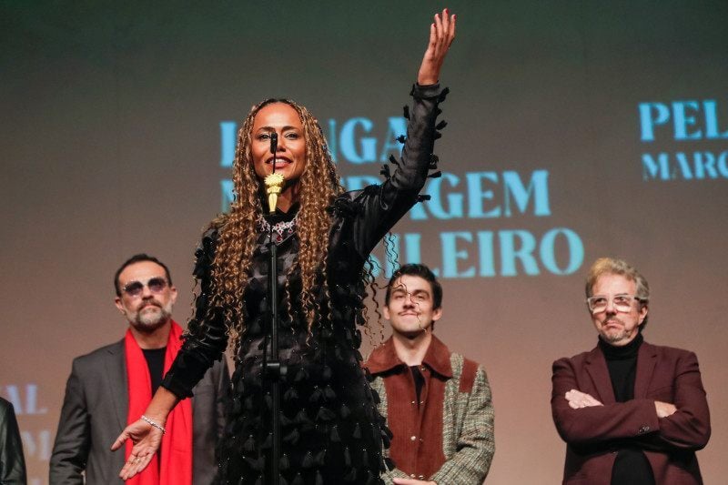 Apesar da ótima atuação de Naruna Costa, 'Pele de Rinoceronte' funciona mais como mensagem do que como filme