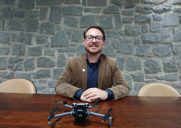 Liderando a equipe do Laboratório Latitude da UFRGS, o pesquisador Clódis Andrades Filho aliou monitoramento por satélite e presença em campo para orientar resgates e proteger comunidades vulneráveis.