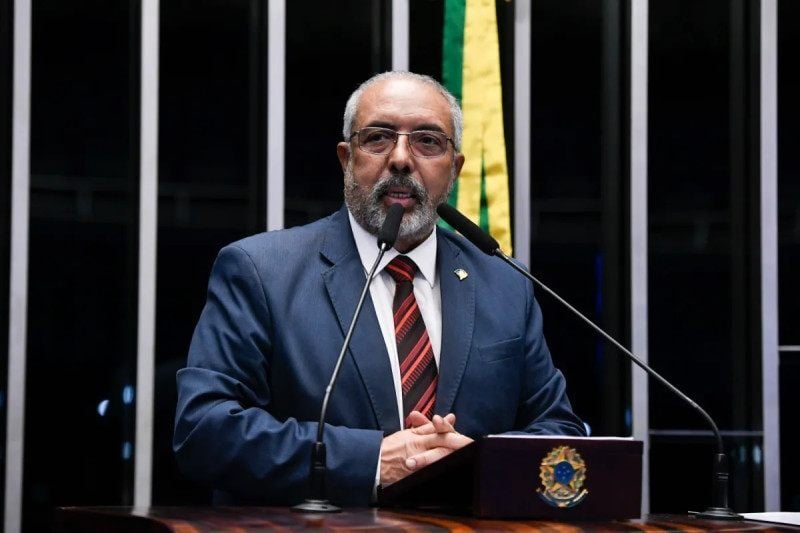 Senador Paulo Paim aponta, por exemplo, a busca por padronizar exigências, como a obrigatoriedade de assinatura física