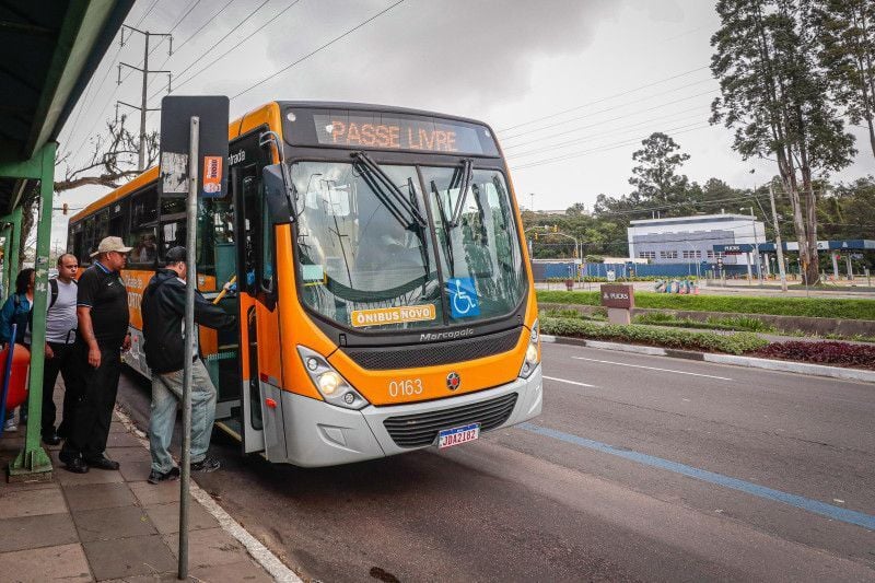Medida fixa o dia 22 de agosto como Dia de Passe Livre e estabelece que os usuários ficam isentos do pagamento da tarifa