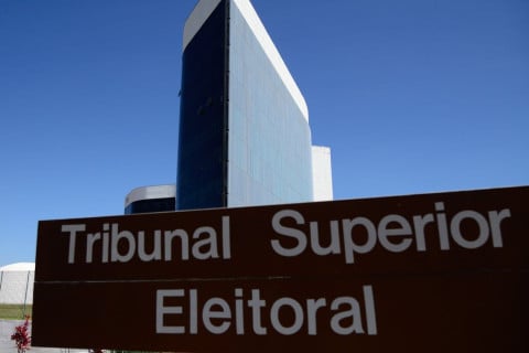 Eleições 2026: homem, branco e empresário é perfil majoritário de candidatos, mostra o TSE