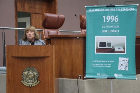 TRE lança livro e exposição dos 30 anos da urna eletrônica