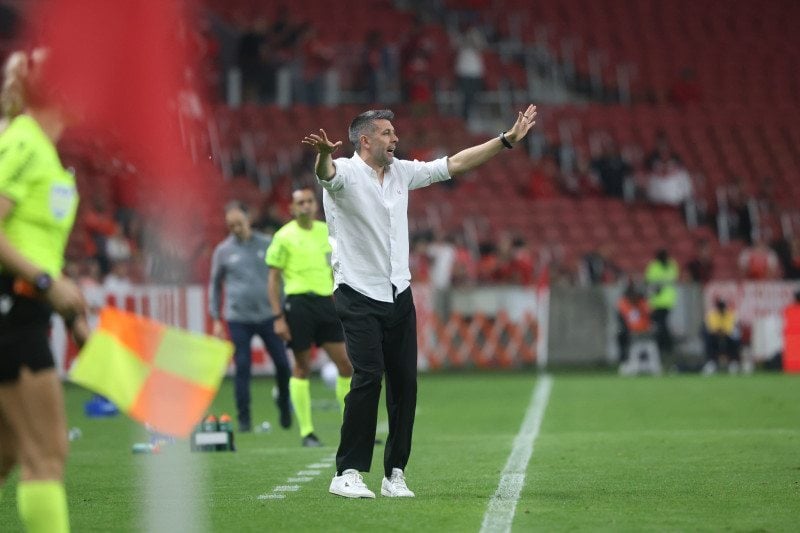 Equipe de Pezzolano chegou a sete jogos sem vencer no Nacional