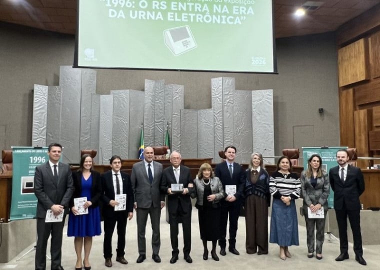 Evento contou com a presença de autoridades e servidores que participaram da trajetória de implementação do sistema eletrônico de votação