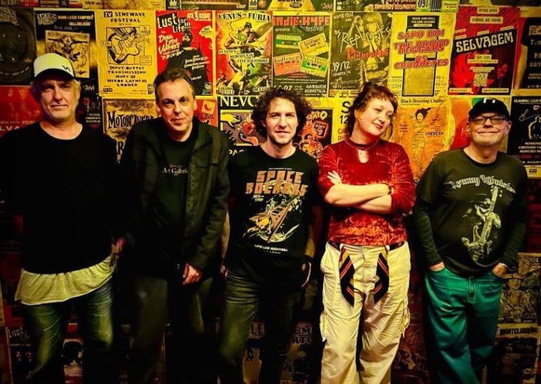 Show marca a estreia de Letigues nos vocais da banda, no lugar de Cláudia Barbisan