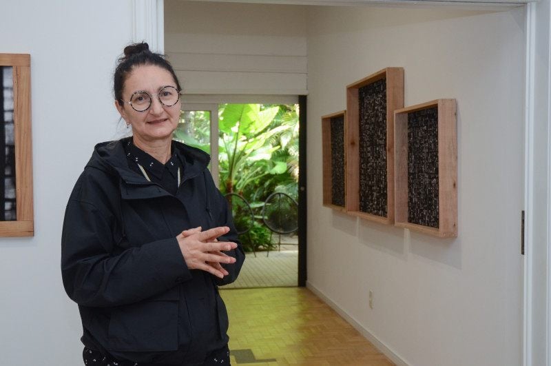 Vilma Sonaglio é a responsável pelo V744atelier; espaço comemora cinco anos de existência com a exposição fotográfica Cá(s), que terá atividade de abertura no sábado