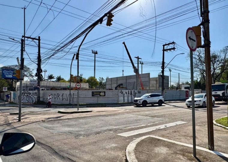 Minuto Varejo - esquina obra unidade McDonald's - porto alegre - avenida Ipiranga com rua Cristiano Fischer - futura farmácia São João 
