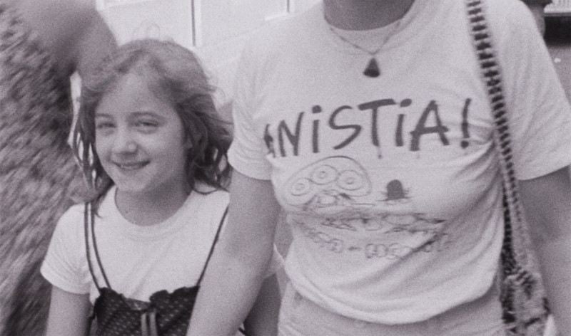 Filme de Anita Leandro reabre debate sobre anistia em obra que mistura passado e presente