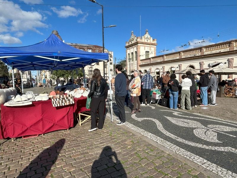 Todos os s&aacute;bados, feira voltada &agrave; compra, venda e restaura&ccedil;&atilde;o de objetos antigos atrai curiosos e entusiastas &agrave; regi&atilde;o central | Samantha Beduhn/ESPECIAL/CIDADES