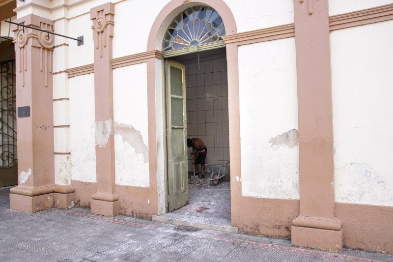 Banheiros do pr&eacute;dio est&atilde;o em reforma desde abril, e acontecem a partir de valores que vieram via  medidas compensat&oacute;rias | Samantha Beduhn/ESPECIAL/CIDADES