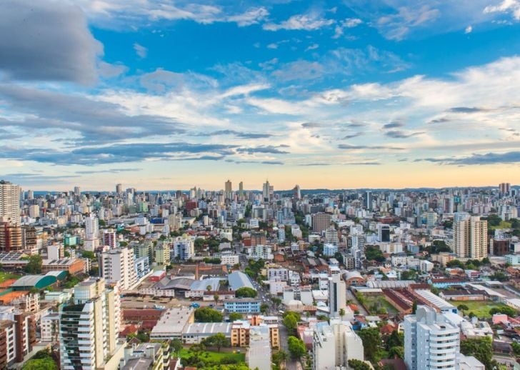 Estudo da Fundação Marcopolo mostra que jovens gostam de viver na cidade, mas apontam falta de oportunidades de trabalho, cultura e lazer como principal motivo para migrar