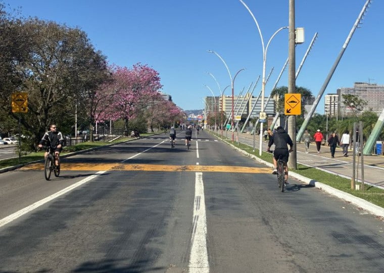 Famílias, corredores e ciclistas aproveitaram a tarde ensolarada deste sábado (22)