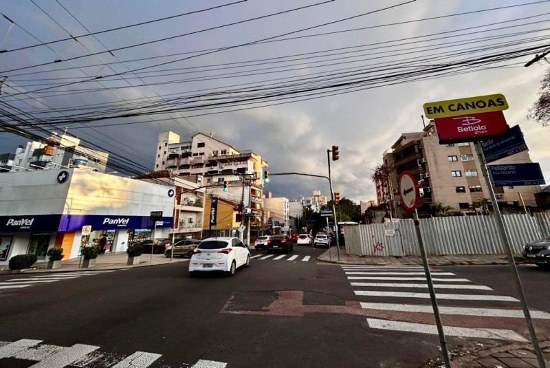 Farm&aacute;cia Panvel vai "aravessar"a rua e mudar de esquina, ocupando ponto que tinha padaria