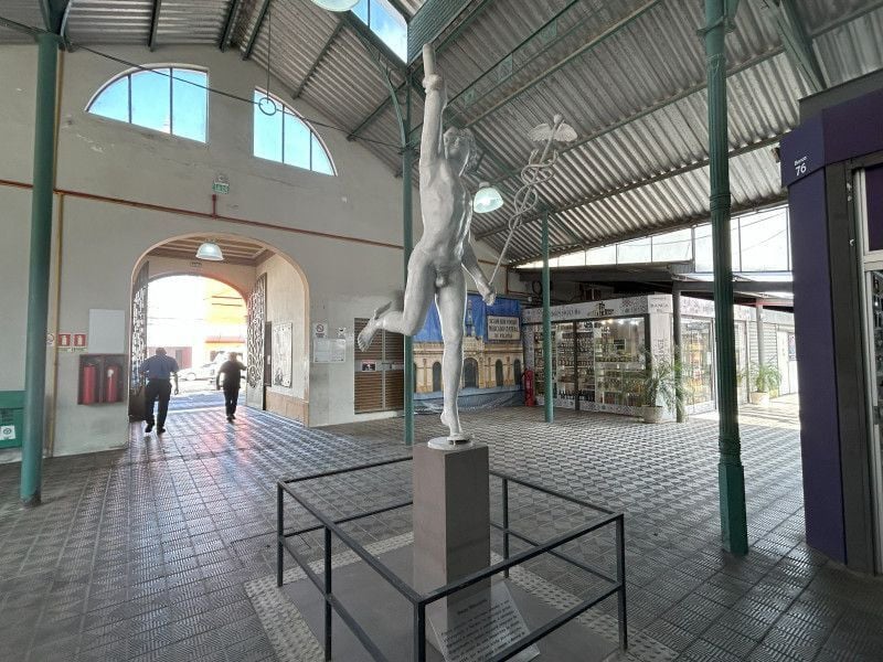 Est&aacute;tua de Merc&uacute;rio foi reinstalada no local em 2019 | Samantha Beduhn/DIVULGA&Ccedil;&Atilde;O/CIDADES