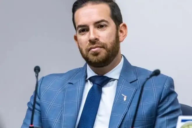 Nos EUA, Daniel Perez foi presidente da Câmara dos Deputados da Flórida