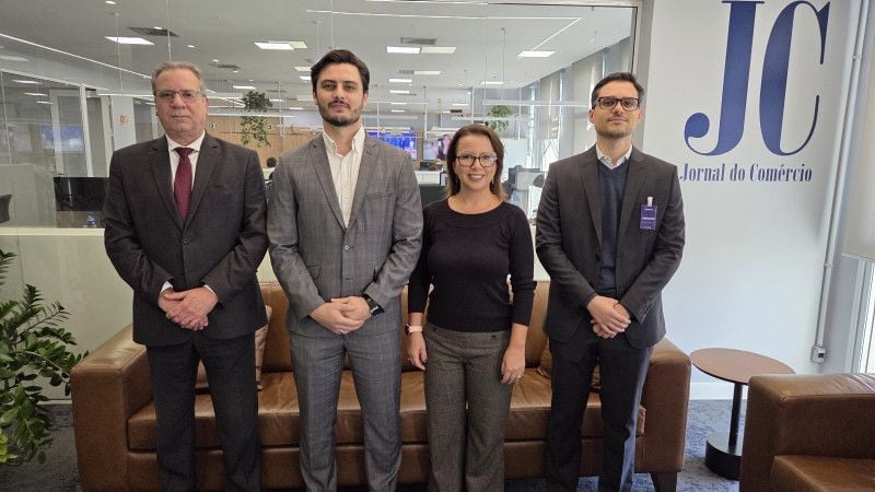 Giovanni Padilha, Vítor Feijó, Katia Gisele de Souza e William Ferreira, da Receita Estadual, apresentaram funcionalidades dos painéis no JC