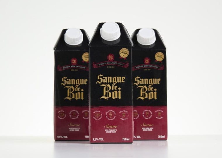 A Cooperativa Vinícola Aurora lançou neste mês uma nova roupagem a um dos seus rótulos de vinho mais tradicionais, o Sangue de Boi.