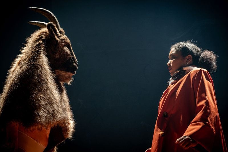 História de jornalista silenciada retorna aos palcos do Teatro Simões Lopes Neto neste fim de semana (29 e 30) com a peça 'A Mulher que Virou Bode: A História Perdida de Jurema Finamour'