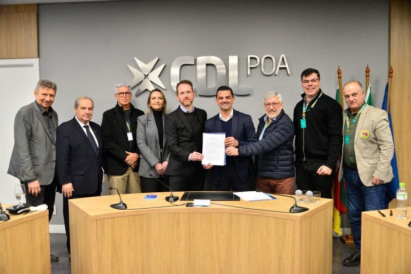Seis dirigentes do setor de serviços entregaram um documento com propostas para o desenvolvimento econômico ao candidato ao governo do Rio Grande do Sul, Marcelo Maranata (PSDB) 