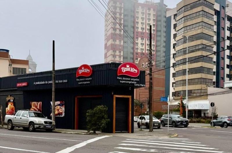 Marca de rede catarinense j&aacute; est&aacute; na fachada do ponto na esquina que teve farm&aacute;cia S&atilde;o Jo&atilde;o