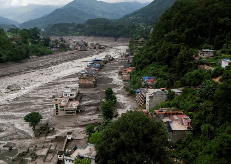 Para cientistas, as mudanças climáticas estão elevando as chances de desastres como a enchente ocorrida no Himalaia