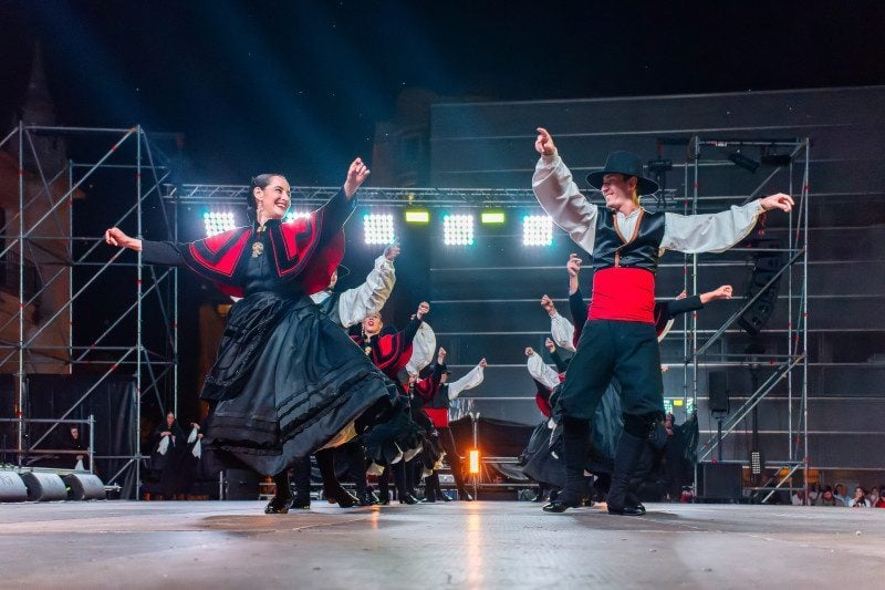 Festival conta com apresenta&ccedil;&otilde;es di&aacute;rias de oito grupos internacionais  | Festival Internacional do Folclore/Divulga&ccedil;&atilde;o/Cidades
