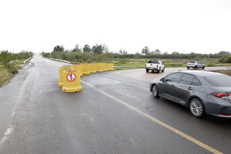 Condutores são surpreendidos pelo bloqueio no acesso ao viaduto Carlos Sperotto pela BR-448